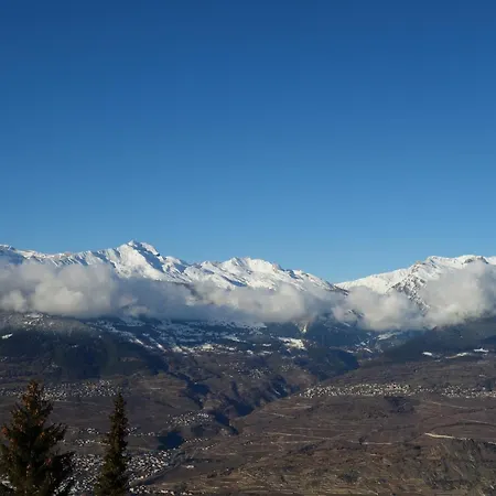 Combyre C 035 - Comfortable 6 Pers Apartament *