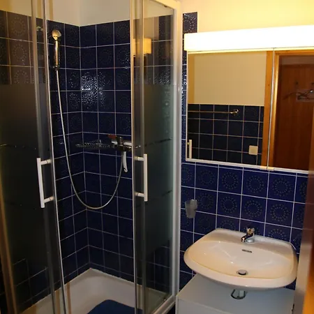 Combyre C 035 - Comfortable 6 Pers Apartament *